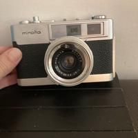 Macchina fotografica Minolta Al-F con flash