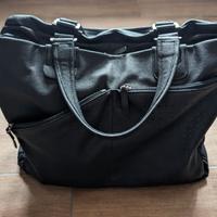 Borsa di pelle nera maniglie e tracolla Piquadro