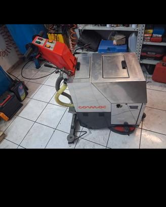 lavasciuga pavimenti comac batteria 