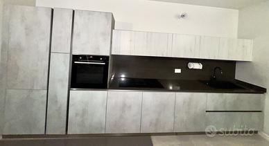 Cucina 5m con isola 240 quarzo