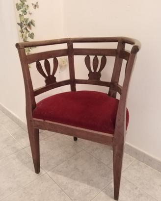 Antica poltrona a pozzetto
