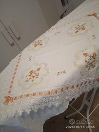 centro tavola ricamato nuovo