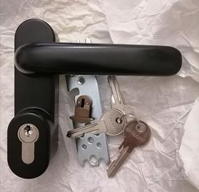 GRUPPO MANIGLIA E CILINDRO "VERSIONE CONDOMINIO"