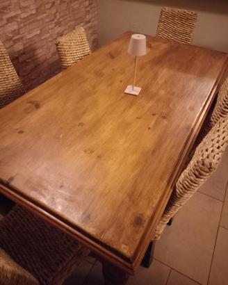 tavolo completo di sedie