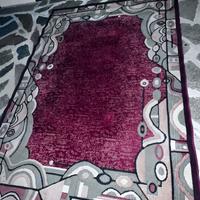 Tappeto con disegno bordeaux centrale