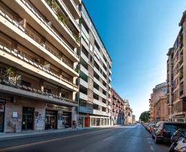 Quadrivano con terrazza e posto auto