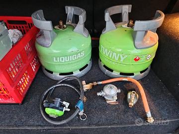 due bombole Liquigas più accessori vari 