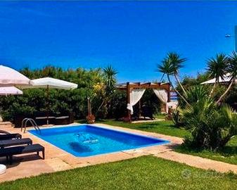 Villa sul mare con piscina torre specchia salento