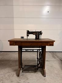 Macchina da cucire necchi