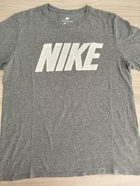 T-shirt Nike