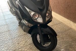 BUONE CONDIZIONI HONDA SWT400 NERA DEL 2010