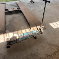 Carrello idraulico da meccanico