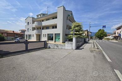 Immobile di 230 m² con 1 locale a Vittorio Veneto
