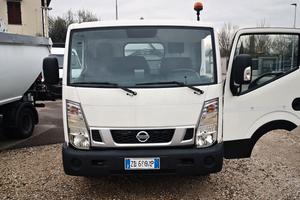 Nissan NT 400 per raccolta rifiuti patente B