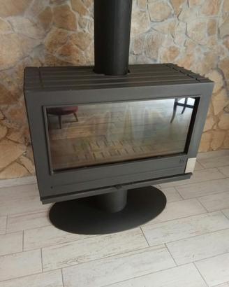 Stufa a legno in ghisa