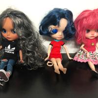 Bambole Blythe + vestiti, accessori e stand