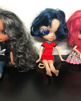 Bambole Blythe + vestiti, accessori e stand