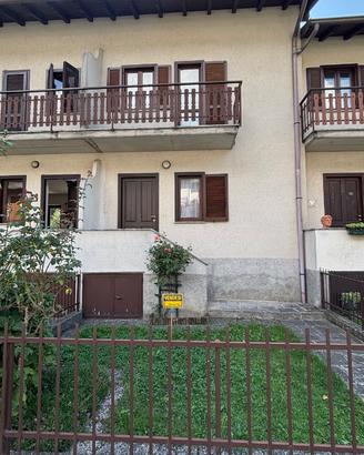 Villetta a schiera tre piani, terrazzo e giardino