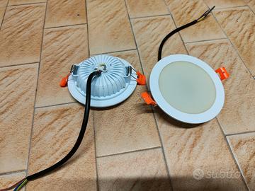 Due Faretti da incasso rotondi a led 3000-3200 k b