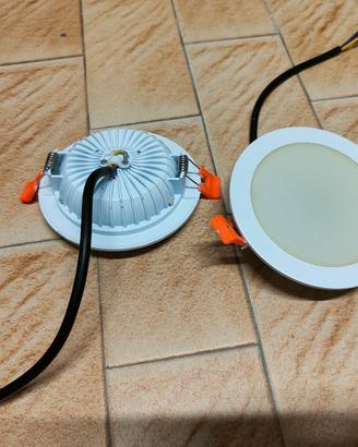 Due Faretti da incasso rotondi a led 3000-3200 k b