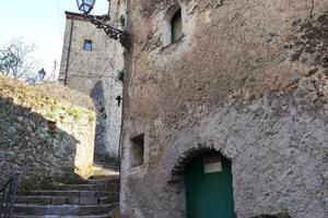 GRAZIOSA ABITAZIONE NEL BORDO MEDIOEVALE DI TRECCH