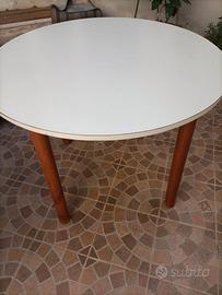 Tavolo in legno multistrato