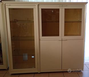 Mobile vetrina soggiorno legno con ante in vetro