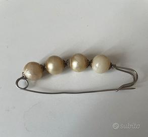spilla da balia decorativa con perle finte