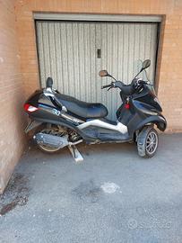 Piaggio MP3 300 2011  ( vedi descrizione )