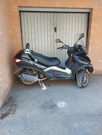 Piaggio MP3 300 2011  ( vedi descrizione ) . 