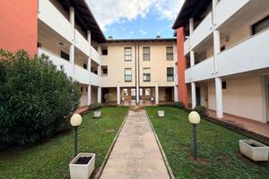 APPARTAMENTO TRICAMERE BISERVIZI CON POSTO AUTO...