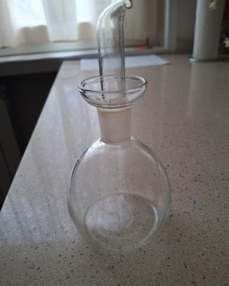 ampolla di vetro versa olio
