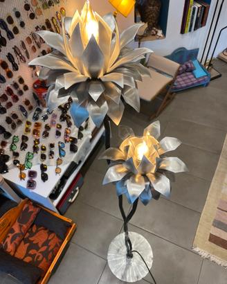 Piantana ferro battuto e fiori di loto alluminio