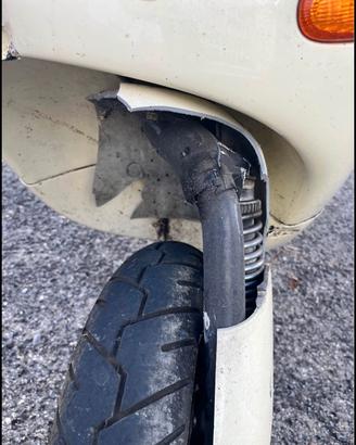 Vespa ET4 125 incidentata