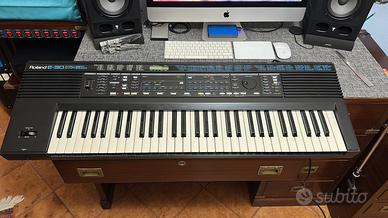Roland E-30 Intelligent Syntetizer