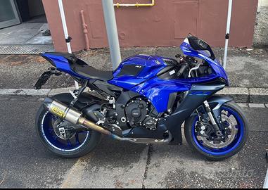 YAMAHA R1 2023, 8000 km perfette condizioni