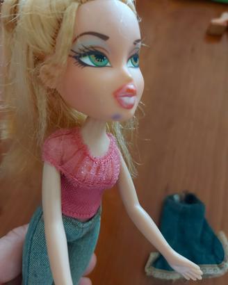 Bambola Bratz Cloe con accessori. RARA