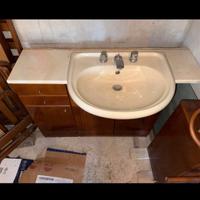 Bagno completo di sanitari e piatto doccia