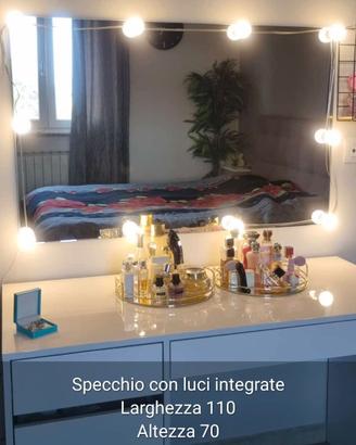 Specchio con luci integrate
