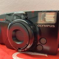 Olympus AZ-210 Superzoom fotocamera formato 35mm.