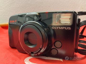 Olympus AZ-210 Superzoom fotocamera formato 35mm.