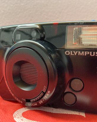 Olympus AZ-210 Superzoom fotocamera formato 35mm.
