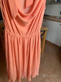 Vestito elegante con scollatura a U