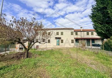 PORZIONE DI TESTA DI CASA ACCOSTATA - PERNUMIA