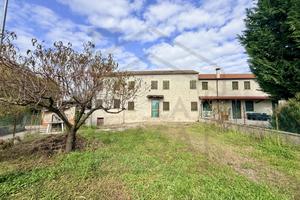 PORZIONE DI TESTA DI CASA ACCOSTATA - PERNUMIA