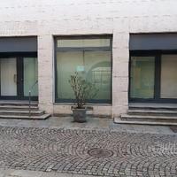 Locale commerciale uso ufficio/negozio