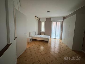 Camere singole zona Loreto