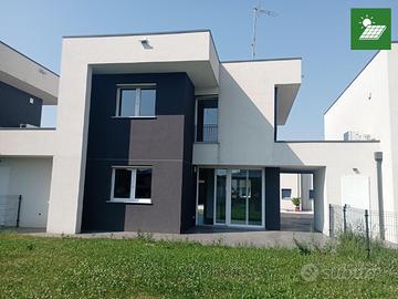 NUOVA VILLA IN CENTRO: INDIPENDENTE E TECH!