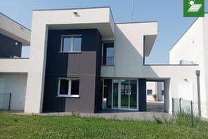 NUOVA VILLA IN CENTRO: INDIPENDENTE E TECH!
