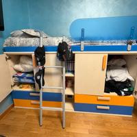 letto con sotto armadio e scrivania con cassettier